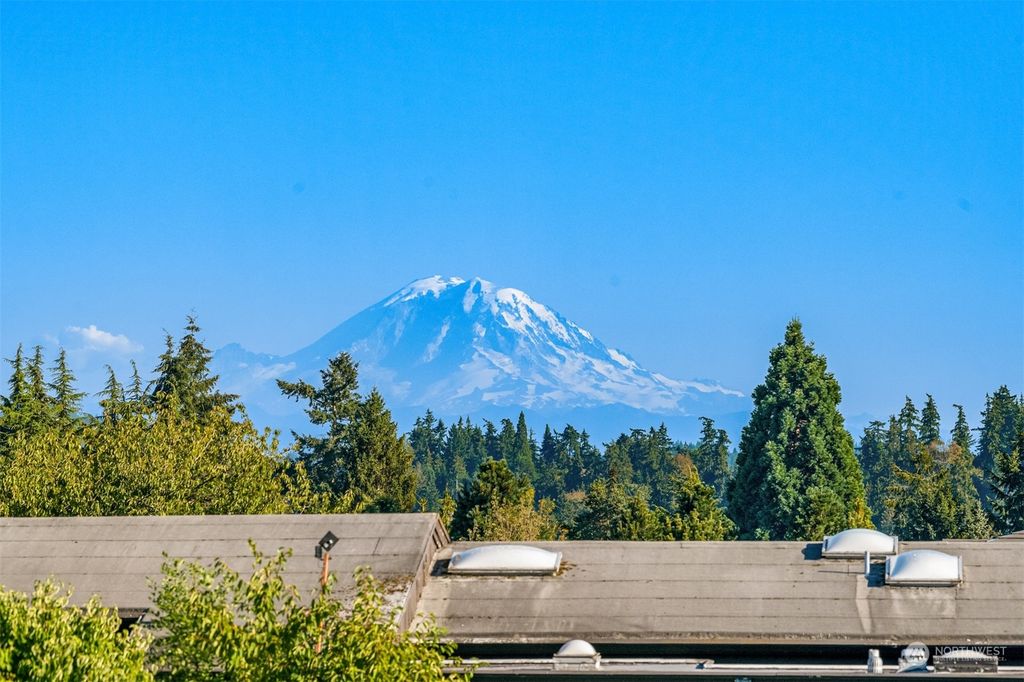 Photo of 1520 90th Place NE, Clyde Hill, WA 98004 (MLS # 2028442)