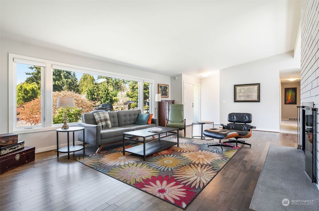 Photo of 10905 NE 48th Street, Kirkland, WA 98033 (MLS # 2061158)