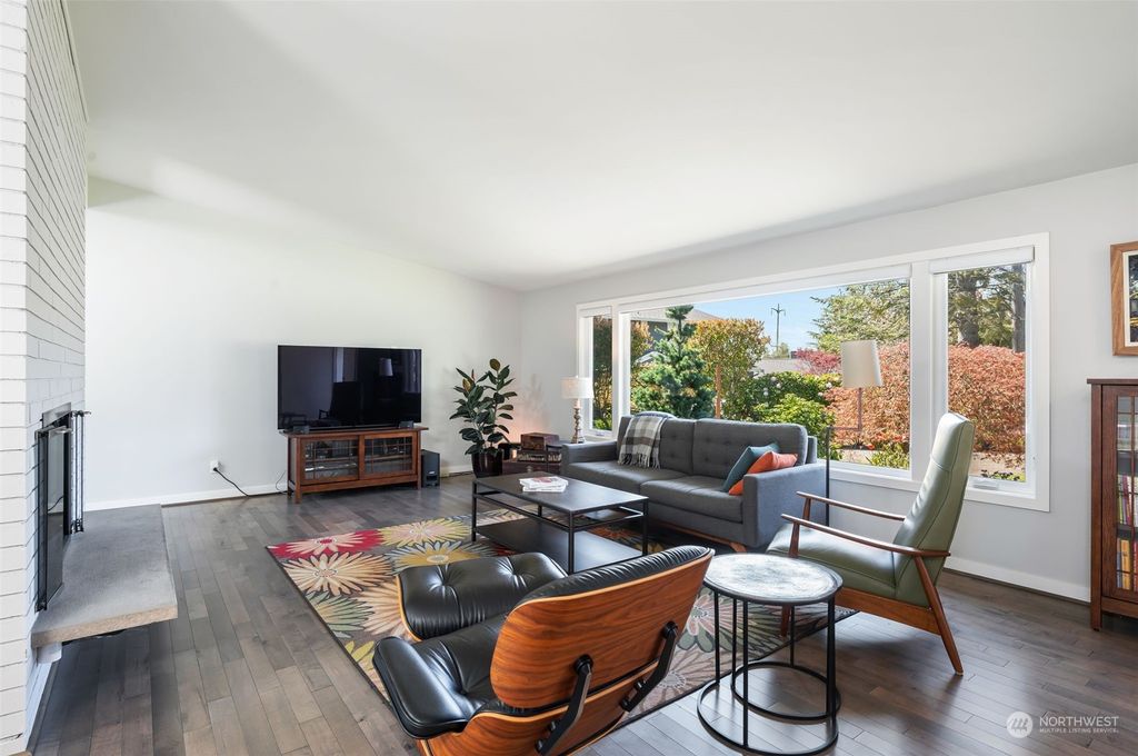 Photo of 10905 NE 48th Street, Kirkland, WA 98033 (MLS # 2061158)