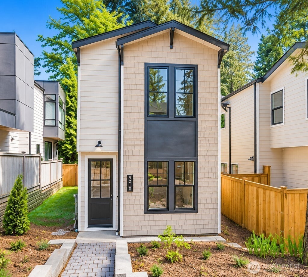 Photo of 9210 116th Avenue NE, Kirkland, WA 98033 (MLS # 2597800)