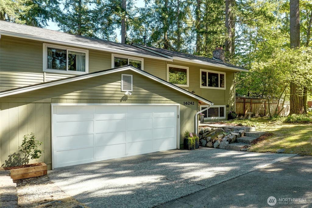 Photo of 16242 NE 30th Street, Bellevue, WA 98008 (MLS # 2564785)