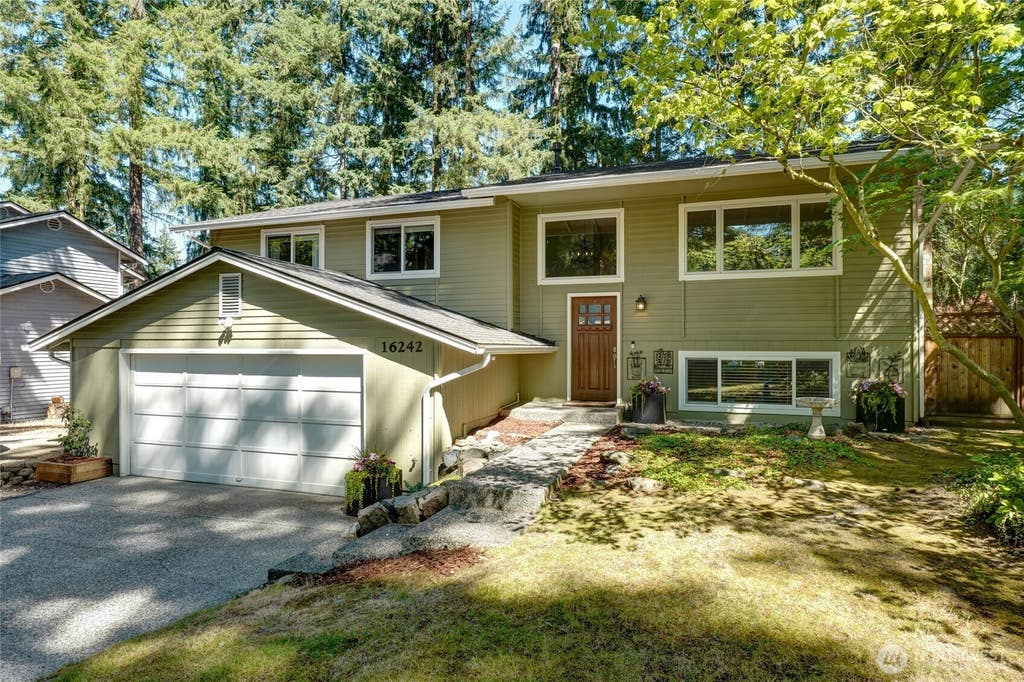 Photo of 16242 NE 30th Street, Bellevue, WA 98008 (MLS # 2564785)