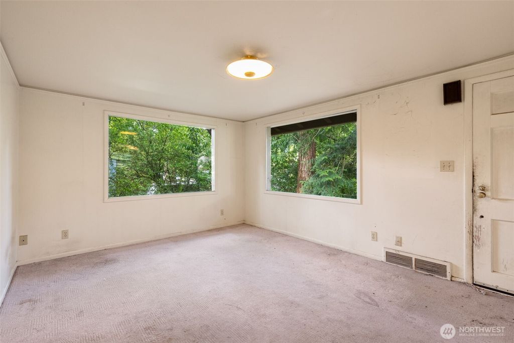Photo of 11716 16th Avenue NE, Seattle, WA 98125 (MLS # 2390703)