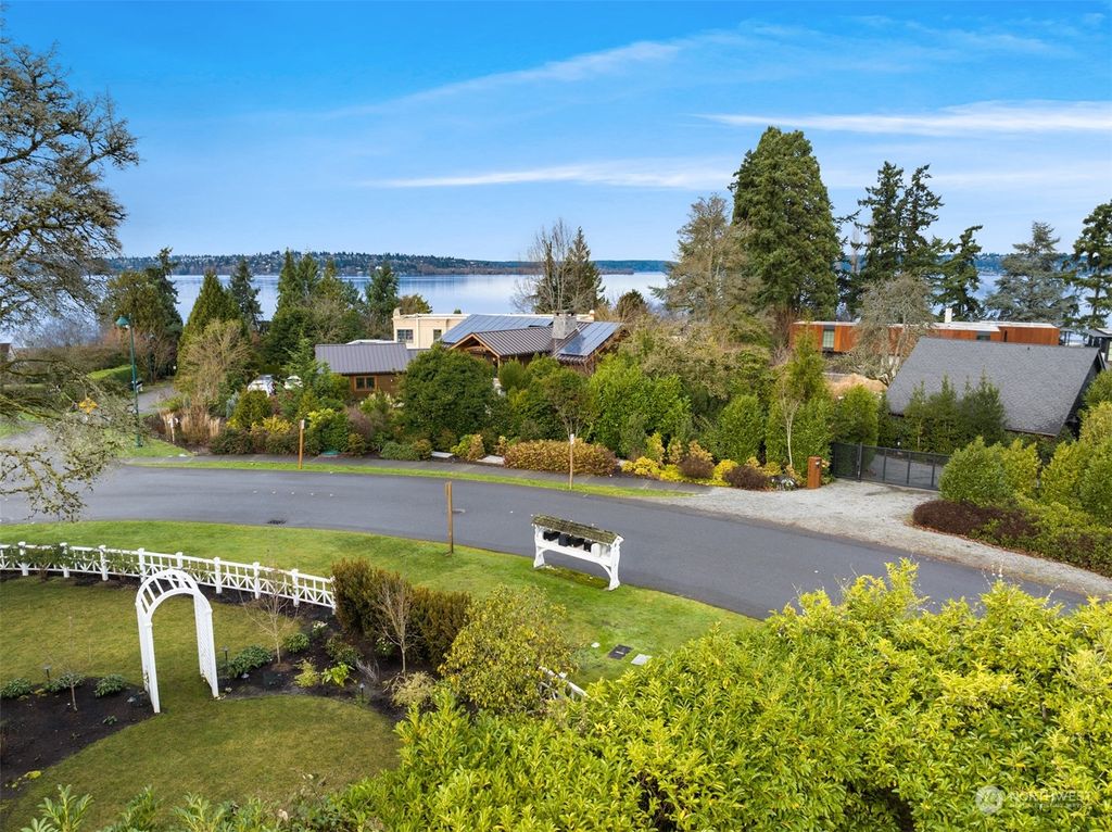 Photo of 4635 95th Avenue NE, Bellevue, WA 98004 (MLS # 2168400)
