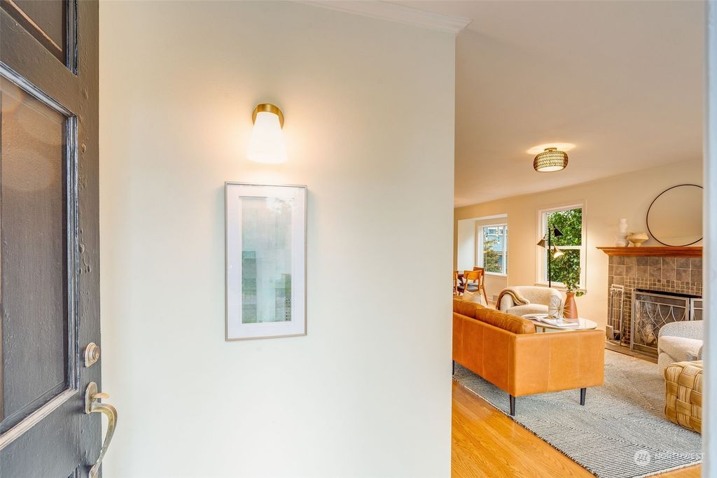 Photo of 9736 Evanston Avenue N, Seattle, WA 98103 (MLS # 2295031)