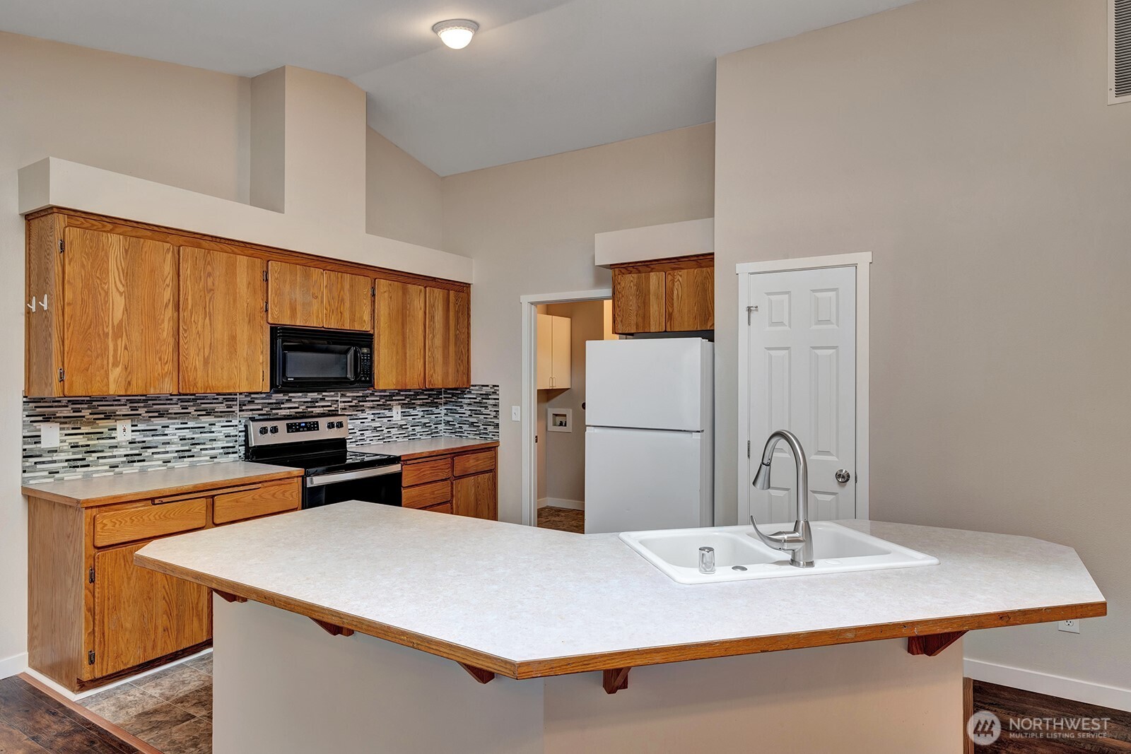 8115 109th Street E 8117
