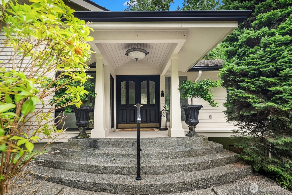 Photo of 2725 Sahalee Drive W, Sammamish, WA 98074 (MLS # 2587204)