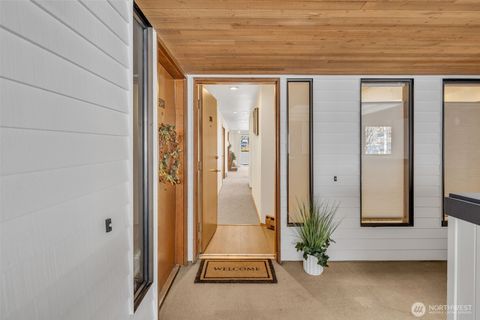 3055 80th Avenue SE 204 Mercer Island WA 98040