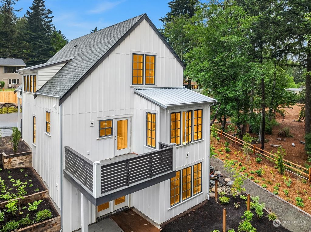 Photo of 2212 NE 125th Street, Seattle, WA 98125 (MLS # 2263317)