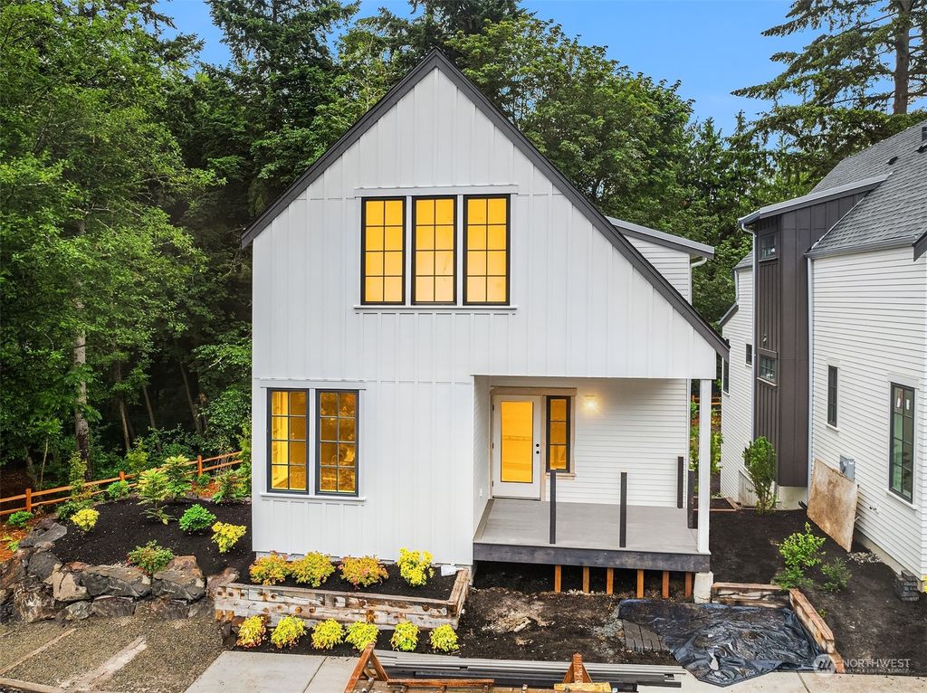 Photo of 2212 NE 125th Street, Seattle, WA 98125 (MLS # 2263317)