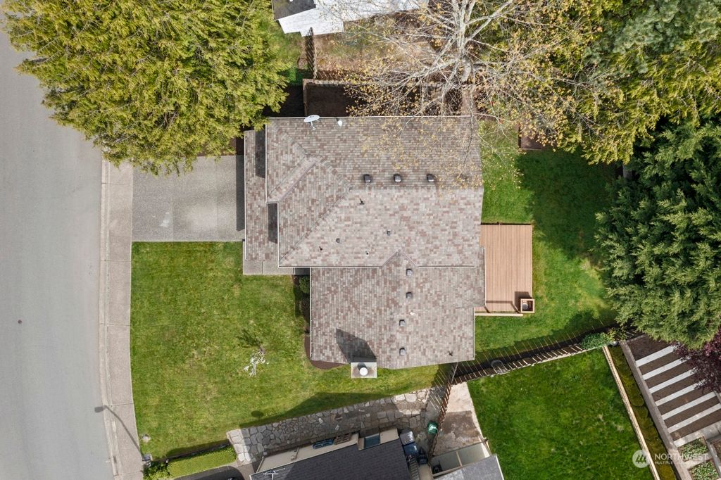 Photo of 948 221st Avenue NE, Sammamish, WA 98074 (MLS # 2228062)