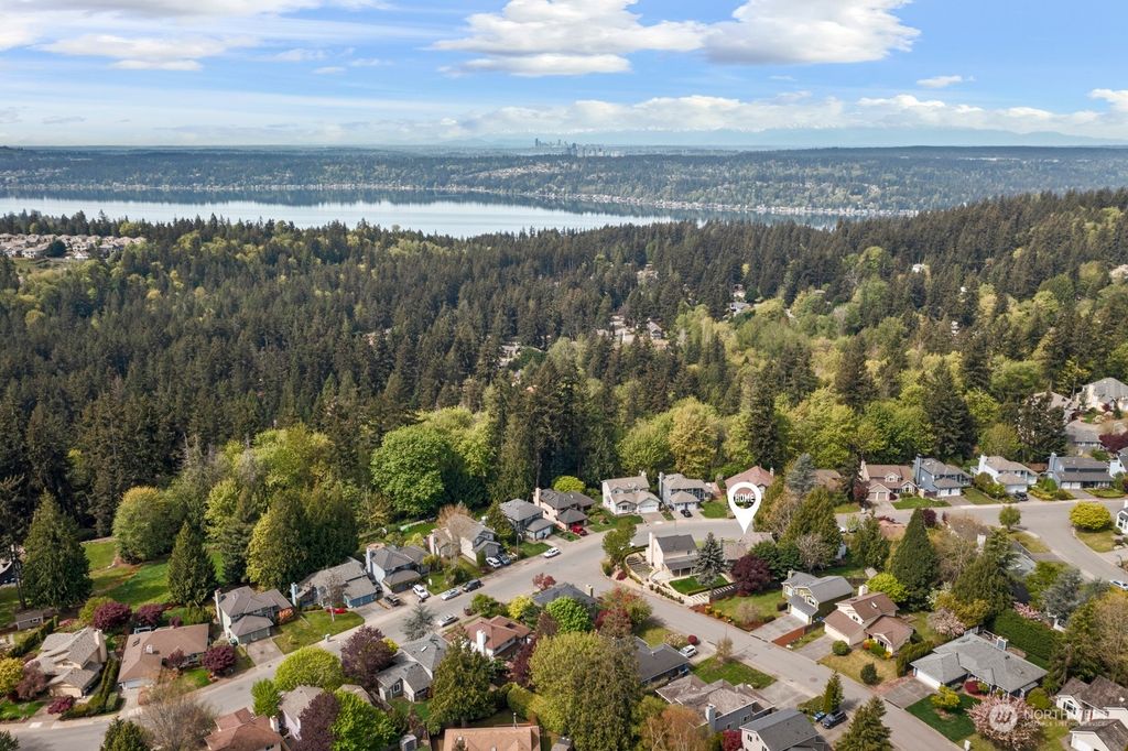 Photo of 948 221st Avenue NE, Sammamish, WA 98074 (MLS # 2228062)