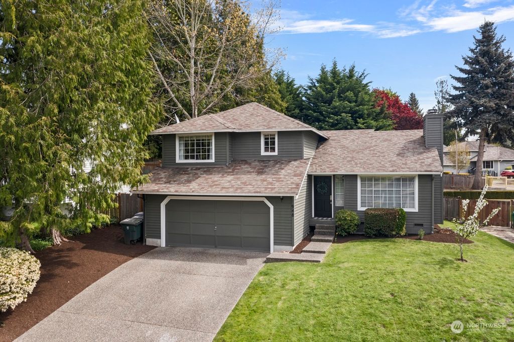 Photo of 948 221st Avenue NE, Sammamish, WA 98074 (MLS # 2228062)