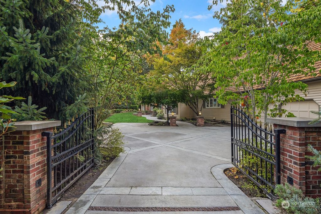 Photo of 8150 Evergreen Lane, Mercer Island, WA 98040 (MLS # 2169308)