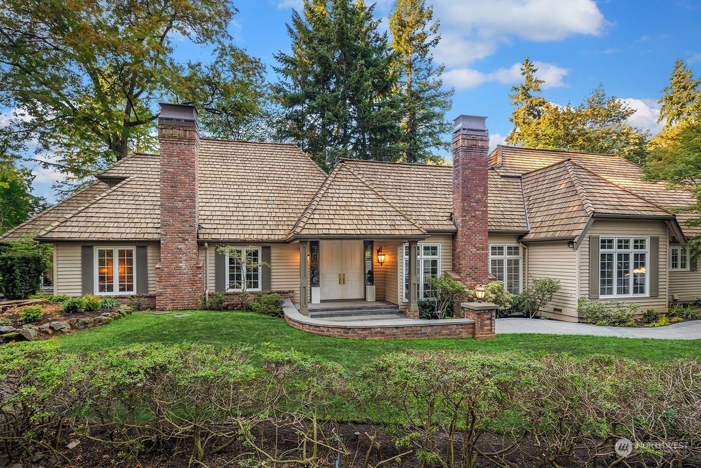 Photo of 8150 Evergreen Lane, Mercer Island, WA 98040 (MLS # 2169308)