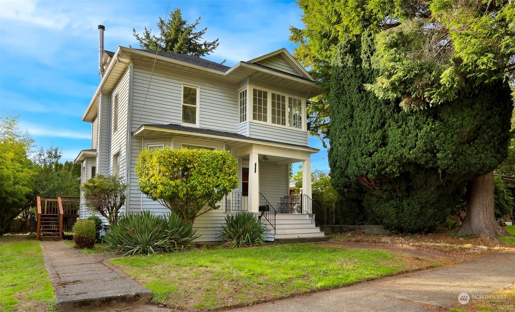 Photo of 6753 26th Avenue NW, Seattle, WA 98117 (MLS # 2173951)