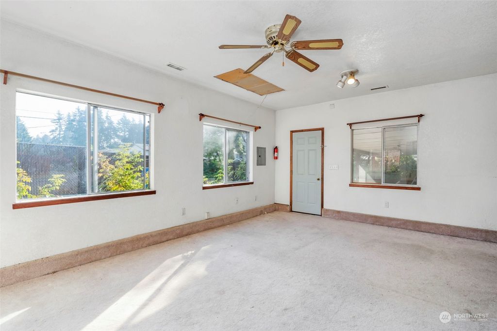 Photo of 15517 Corliss Avenue N, Shoreline, WA 98133 (MLS # 2006316)