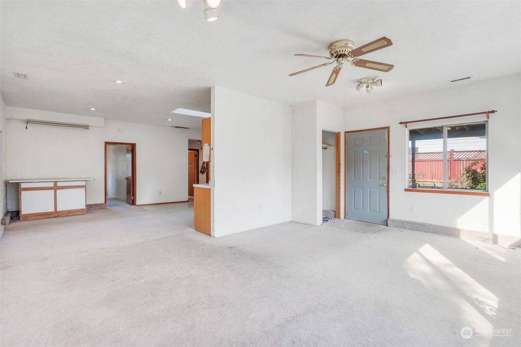 Photo of 15517 Corliss Avenue N, Shoreline, WA 98133 (MLS # 2006316)