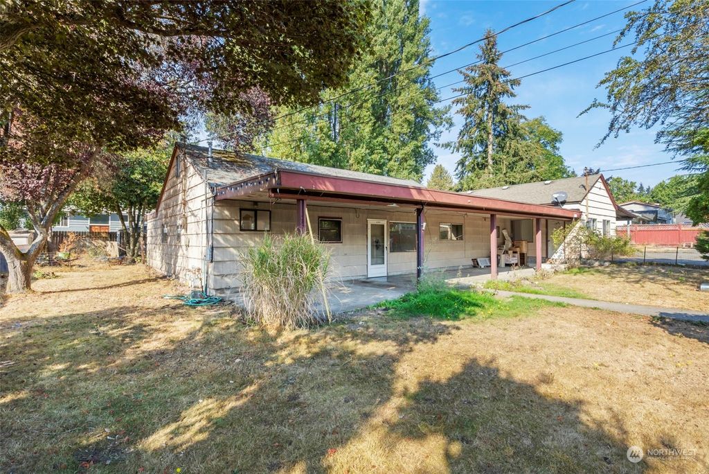 Photo of 15517 Corliss Avenue N, Shoreline, WA 98133 (MLS # 2006316)