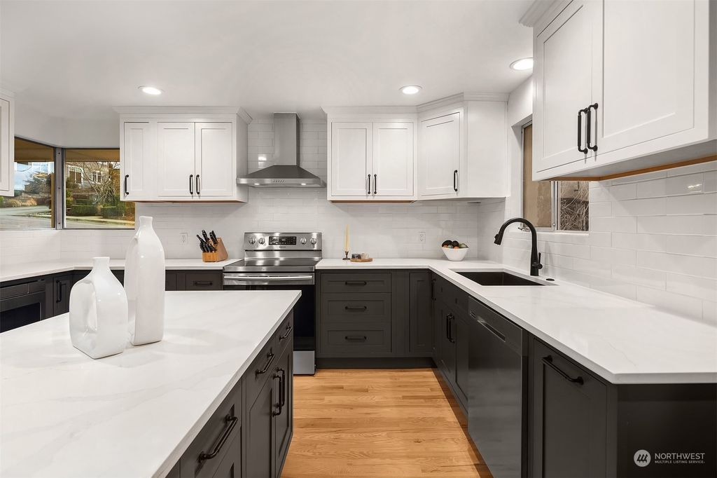 Photo of 502 11th Avenue W, Kirkland, WA 98033 (MLS # 2038665)