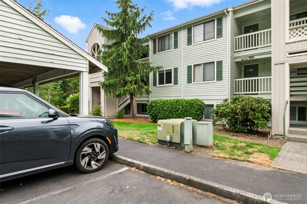 Photo of 25131 98th Place S #E302, Kent, WA 98030 (MLS # 2413897)