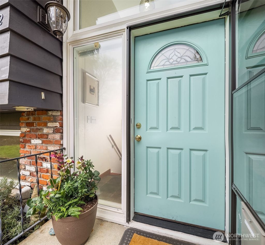 Photo of 1002 S 194th Street, SeaTac, WA 98148 (MLS # 2483060)