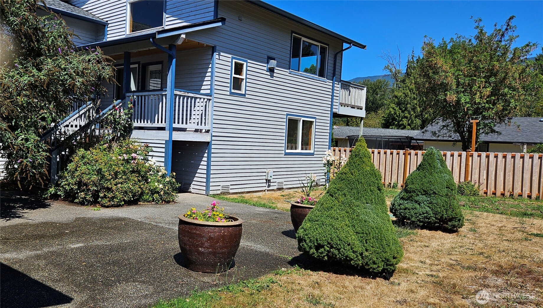 115 Grand Avenue W