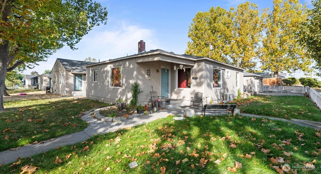 Photo of 1311 W Shoshone Street, Pasco, WA 99301 (MLS # 2500414)