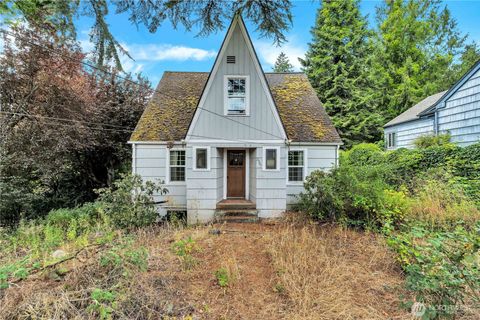 Photo of 2307 W Castleman Street, Longview, WA 98632 (MLS # 2421554)