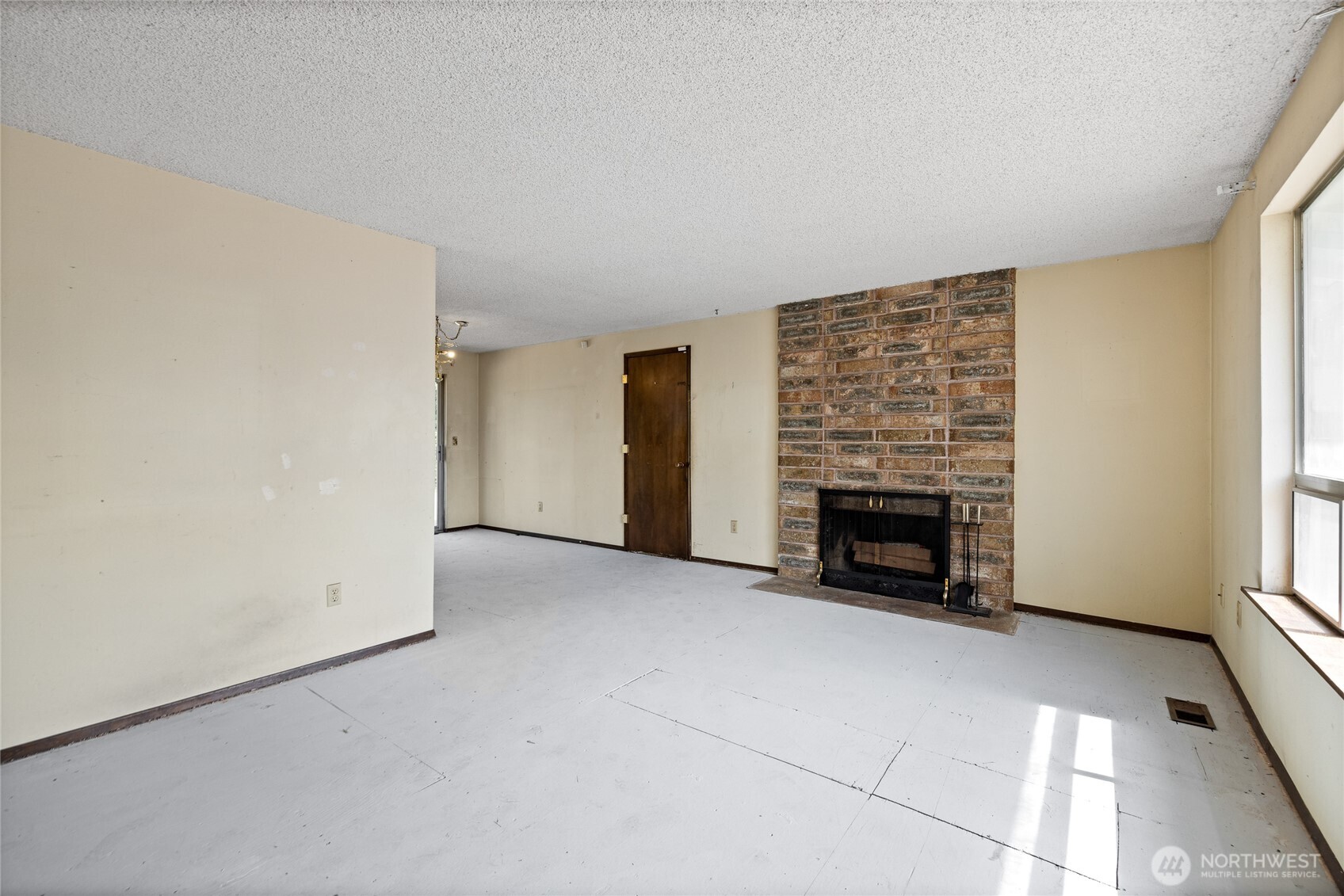 1101 Tule Lake Road S