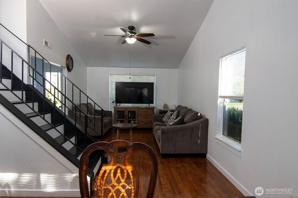 Photo of 32825 17th Ave SW AVE, Federal Way, WA 98023 (MLS # 2513280)