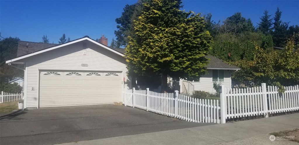 Photo of 14208 W 45th Place, Lynnwood, WA 98087 (MLS # 2165205)