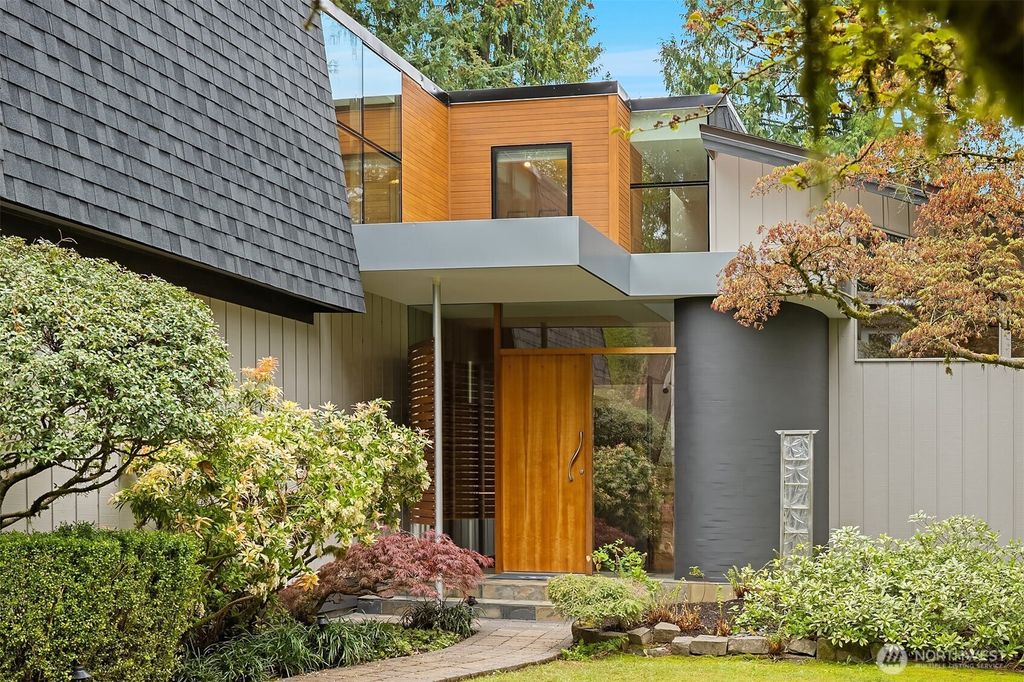 Photo of 10020 NE 27th Street, Bellevue, WA 98004 (MLS # 2531489)