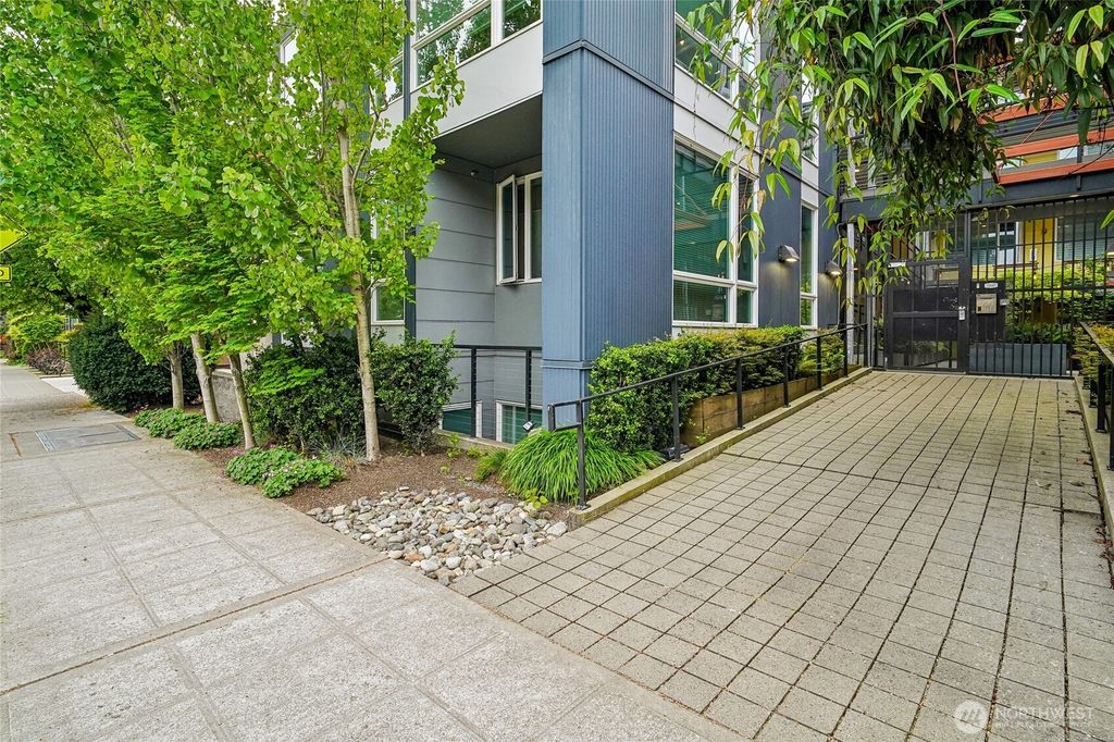 Photo of 121 12th Avenue E #406, Seattle, WA 98102 (MLS # 2519550)