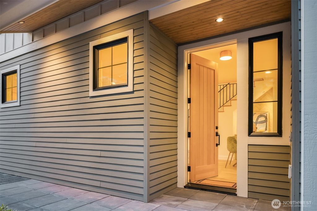 Photo of 2010 9th Street W, Kirkland, WA 98033 (MLS # 2445482)