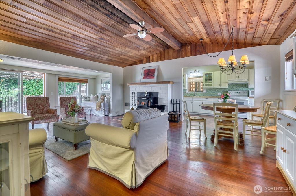 Photo of 675 Sylvia Drive, Point Roberts, WA 98281 (MLS # 2496685)