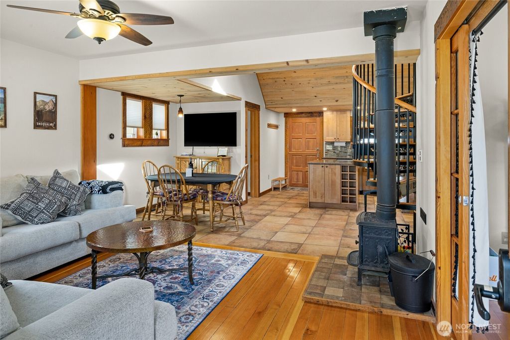 Photo of 132 4th Street, Roslyn, WA 98941 (MLS # 2510181)