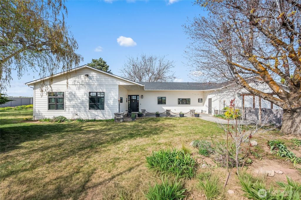 Photo of 20272 RD 11 NW, Quincy, WA 98848 (MLS # 2506152)