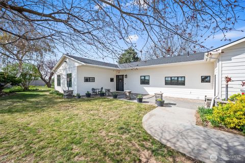 Photo of 20272 RD 11 NW, Quincy, WA 98848 (MLS # 2506152)