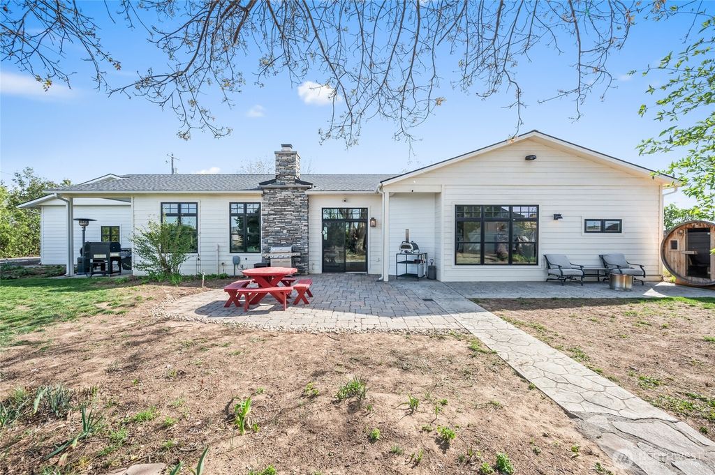 Photo of 20272 RD 11 NW, Quincy, WA 98848 (MLS # 2506152)