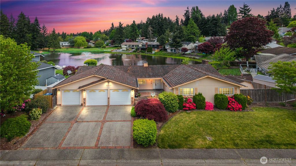 Photo of 2606 SW 323rd Street, Federal Way, WA 98023 (MLS # 2374691)