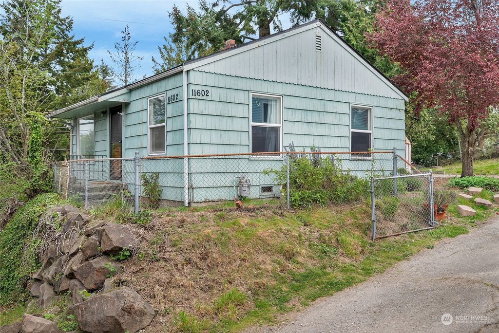 Photo of 11602 24th Avenue S, Burien, WA 98168 (MLS # 2064329)