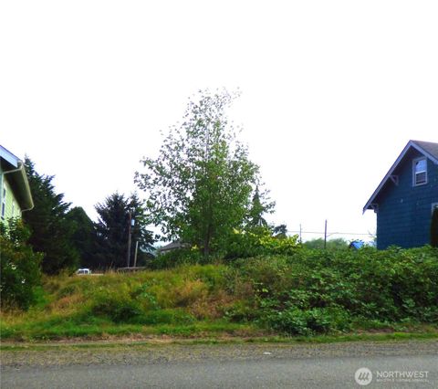 Photo of 921 W Perry Street, Aberdeen, WA 98520 (MLS # 2425154)