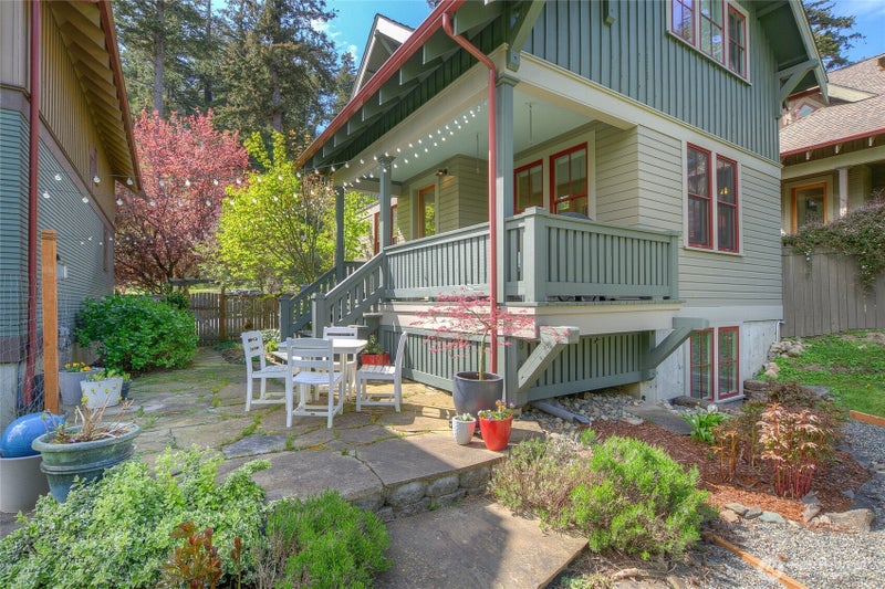 44 Bright Water Lane