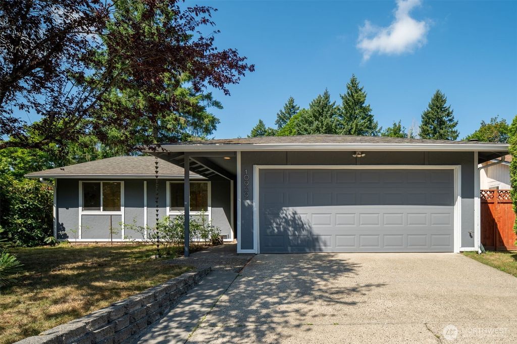 Photo of 10909 156th Place NE, Redmond, WA 98052 (MLS # 2430229)