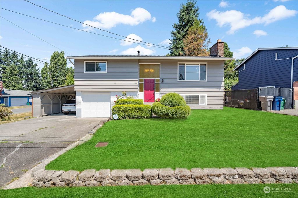 Photo of 922 SW 106th Street, Seattle, WA 98146 (MLS # 2138025)