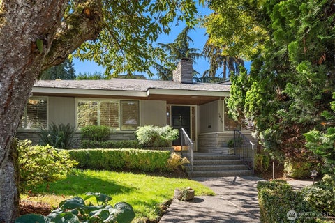 Photo of 1425 Broadmoor Drive E, Seattle, WA 98112 (MLS # 2579399)