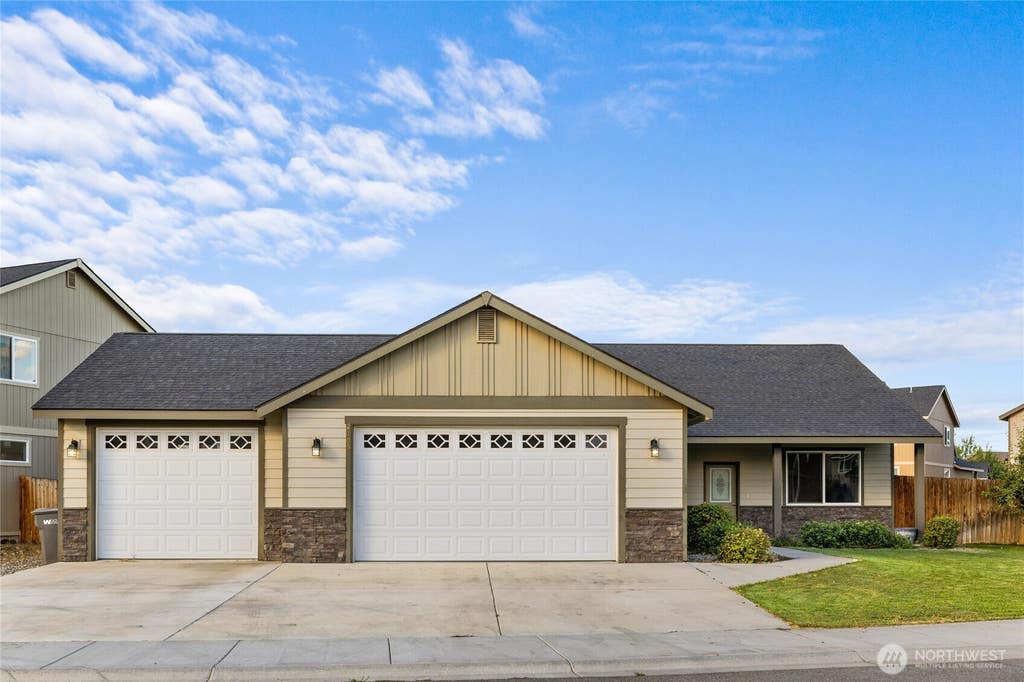 Photo of 2105 W Sunnyview LN, Ellensburg, WA 98926 (MLS # 2560697)