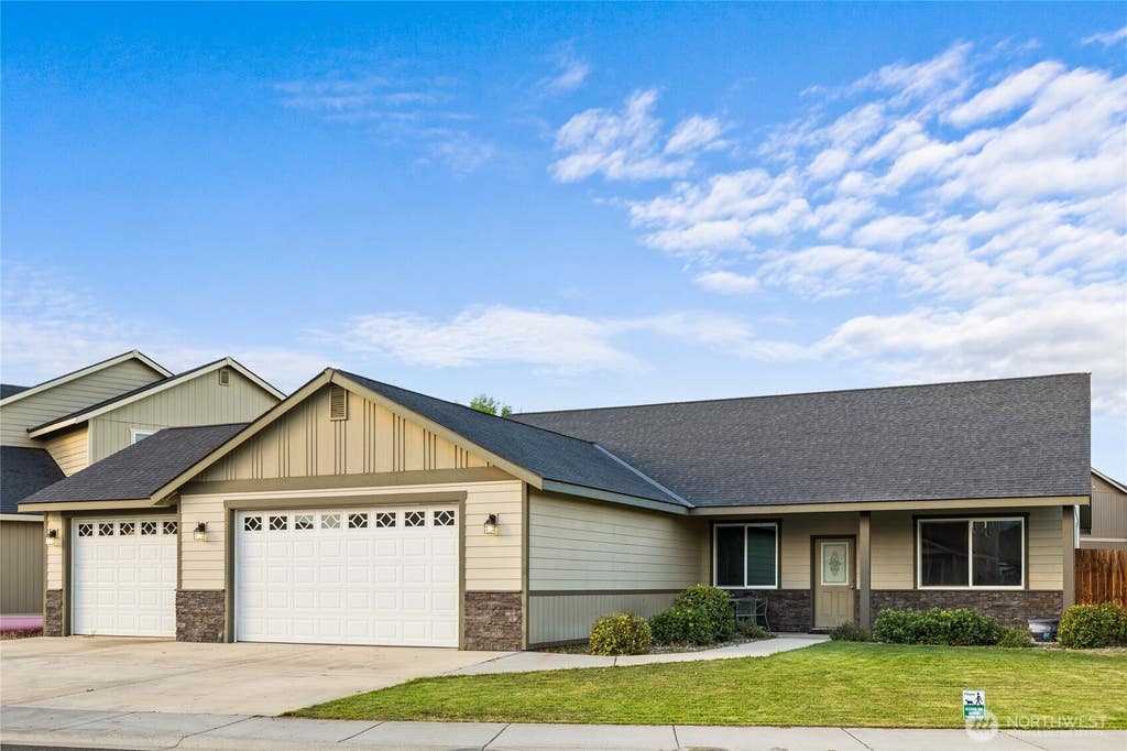 Photo of 2105 W Sunnyview LN, Ellensburg, WA 98926 (MLS # 2560697)