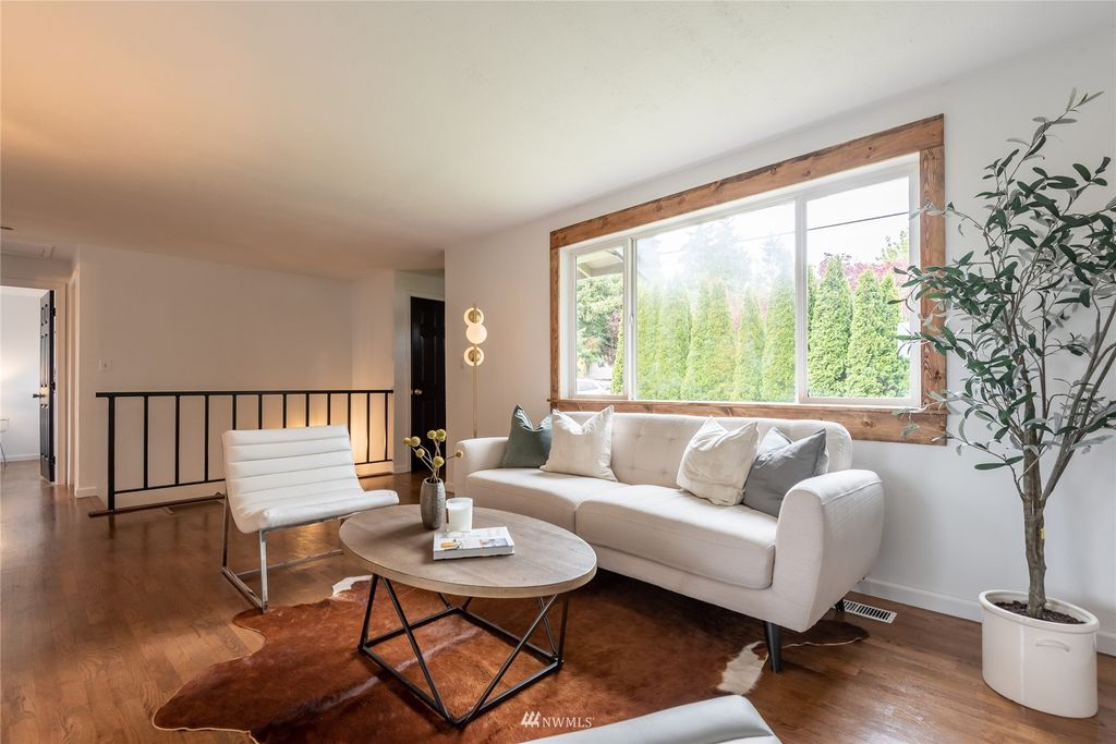 Photo of 30535 7th Avenue SW, Federal Way, WA 98023 (MLS # 1927920)